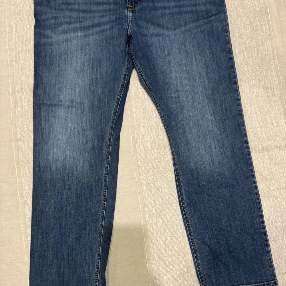 Wrangler Premium Quality Mens Slim Straight Jeans 42x30 Medium Wash Utility Blue